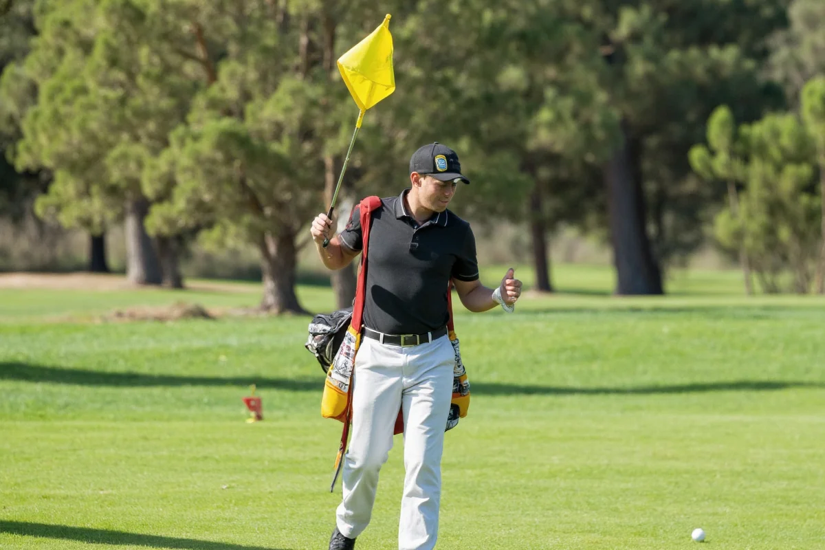 How Much Does a Golf Caddy Make? (2025 Data)