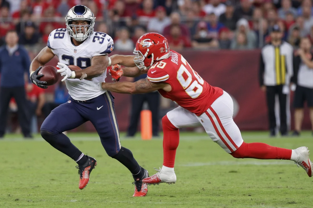 What Does a Football Tight End Do? Key Roles Explained