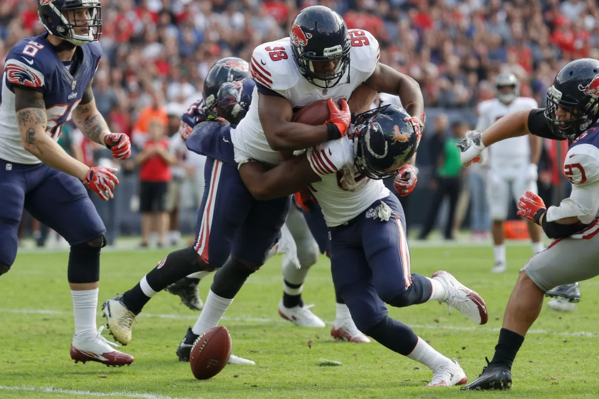 What Do Linebackers Do in Football? Key Roles Explained