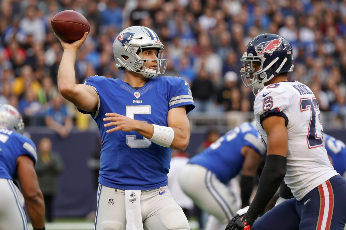 What Does the Quarterback Do in Football? Key Roles Explained